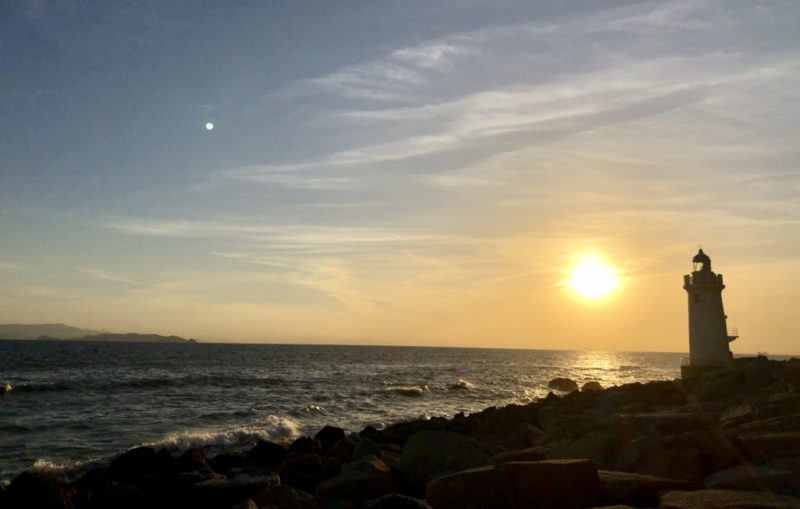 伊良湖岬灯台と夕日