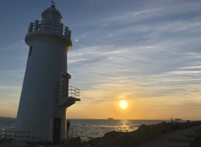 伊良湖岬灯台と夕日