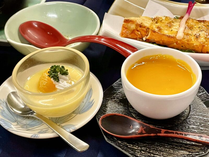 愛知県蒲郡・三谷温泉「松風園」の夕食（茶碗蒸し、デザート）